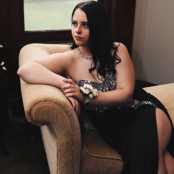 Black prom dress - Picture 2 of 3